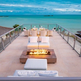 exterior-villa-bristol-breeze-track1