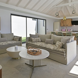 living-room-davalia-track3