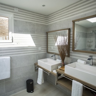 bathroom-2-cacao-track1