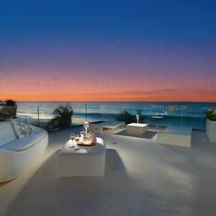 night-view-the-beach-house-track4