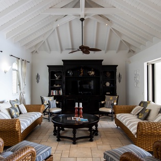 living-room-villa-sea-vous-play-track2