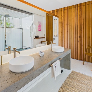 bathroom-4-ahava-track3