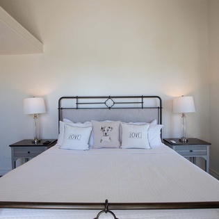 23-Beauvoir-Bedroom2
