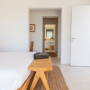 guest-bedroom-1-castelle-track3