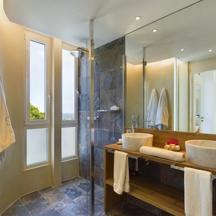 guest-bathroom2-arrow-marine-track2
