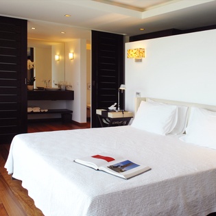 guest-bedroom-2-the-view-track1