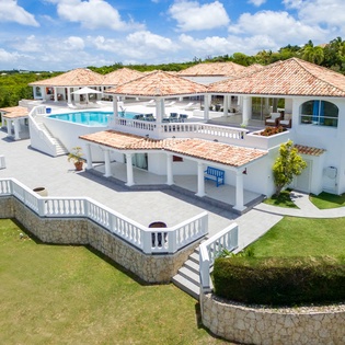 exterior-la-bella-casa-track4