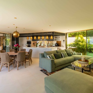 living-room-quartz-track1