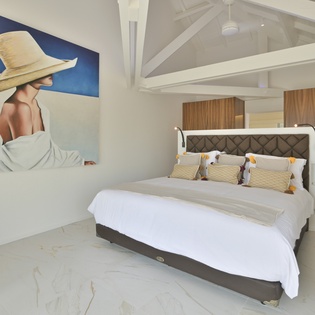 8.2-Coeur-de-Pirate-GuestBedroom1