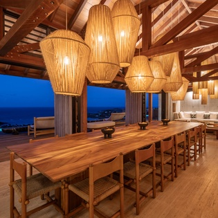 exterior-nightly-3-manoir-voltaire-track4