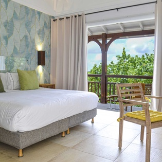 guest-bedroom-1-lagon-estate-track1
