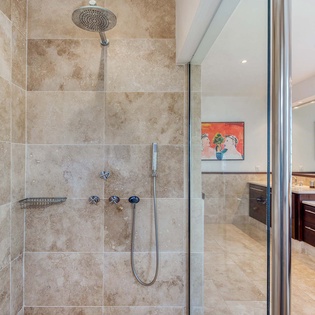 20-LaHacienda-Bathroom1