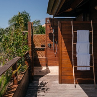 lo-bathroom-temple-track8