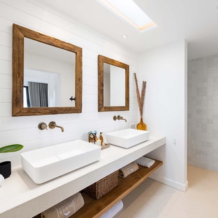 23-St-Barts-Villa-MAObth01