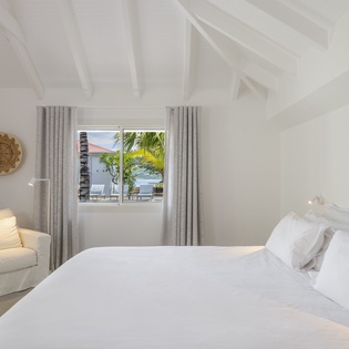 bedroom-1-les-sables-track3