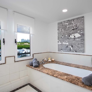 21-Marina360-Bathroom1