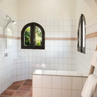 bathroom-3-joie-de-vivre-track4