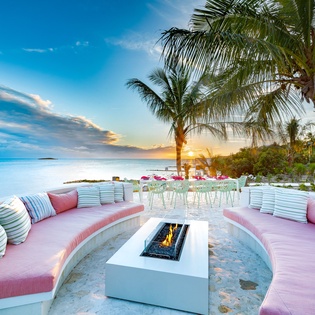 exterior-villa-bristol-breeze-track23