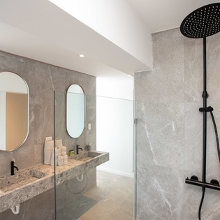bathroom-6-aqua-vista-track2