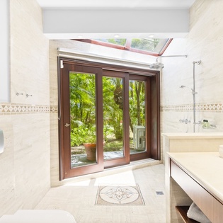 bathroom-2-casa-de-la-playa-track1