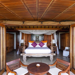 livingroom-5-great-house-track7