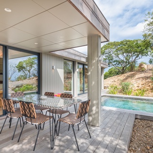 exterior-nanou-track5