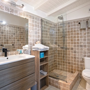 bedroom-5-dream-in-blue-track1