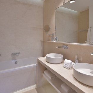 bathroom-2-la-romance-track2