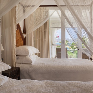 Drift off in your dreamy canopy beds as tropical breezes float in through your balcony doors, with glimpses of greenery beyond the sheer curtains.