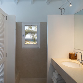 bathroom-2-angelina-track1