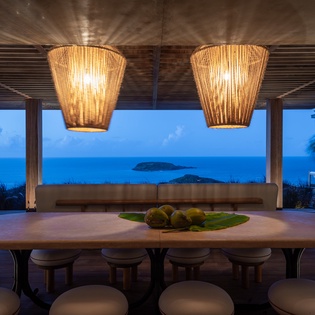 exterior-nightly-3-ti-manoir-voltaire-track2