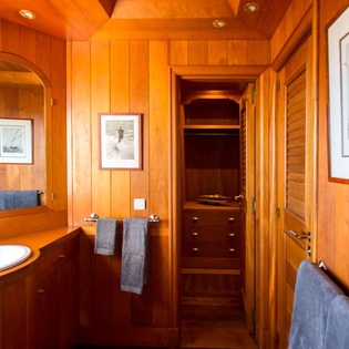 Bathroom at WV PAS, Lurin, St. Barthelemy