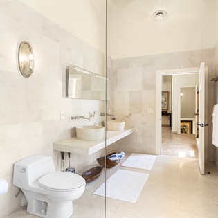 Bathroom-Maison de Reve-Track-2