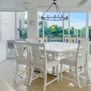 dining-room-pearl-east-at-the-pearls-track1