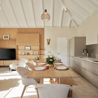 living-room-avee-track4