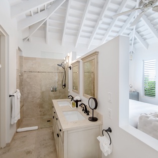 bedroom-4-pearl-west-at-the-pearls-track2