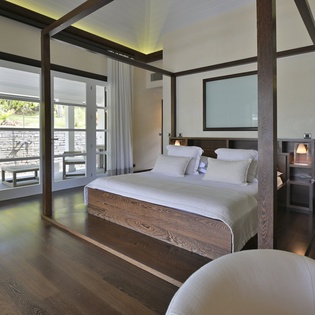 bedroom-3-silver-rainbow-track4