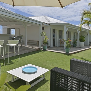 exterior-1-villa-marris-track9