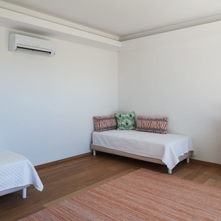 bedroom-5-bel-air-track2