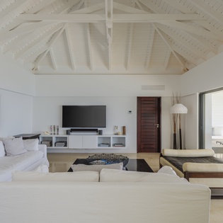 living-room-the-view-track2