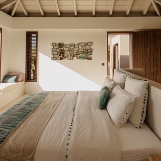 bedroom-1-aqualis-track3