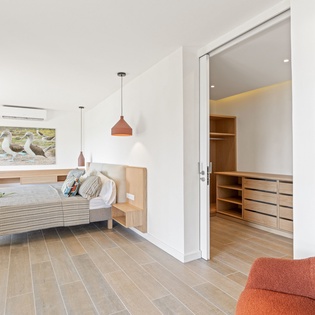 bedroom-5-le-rocher-track1