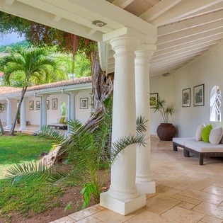 16-PetitePlage5-EntryWay