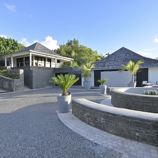 exterior-silver-rainbow-track9