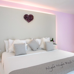 bedroom-5-amethyst-track3