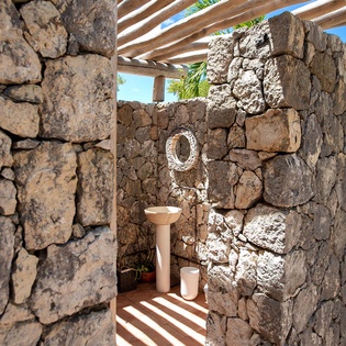 47-Jasper-OutdoorBathroom