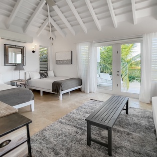 bedroom-1-pearl-west-at-the-pearls-track3