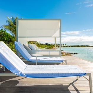 exterior-villa-bristol-breeze-track8