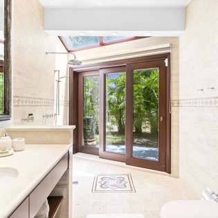 bathroom-3-casa-de-la-playa-track1