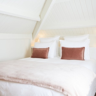 bedroom-2-la-paloma-track1